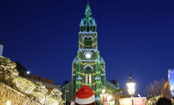 아기예수의 탄생을 축하하는 명동성당 미디어파사드