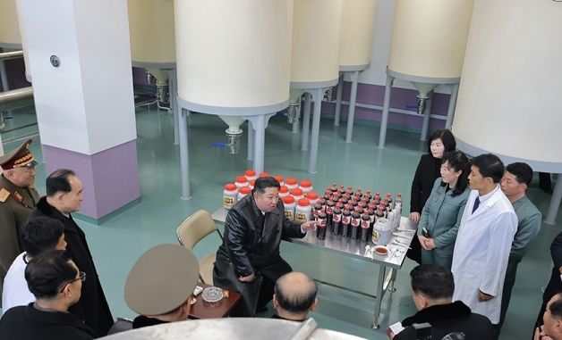 北 정평군 지방공업공장 준공…생산 현장 돌아보는 김정은