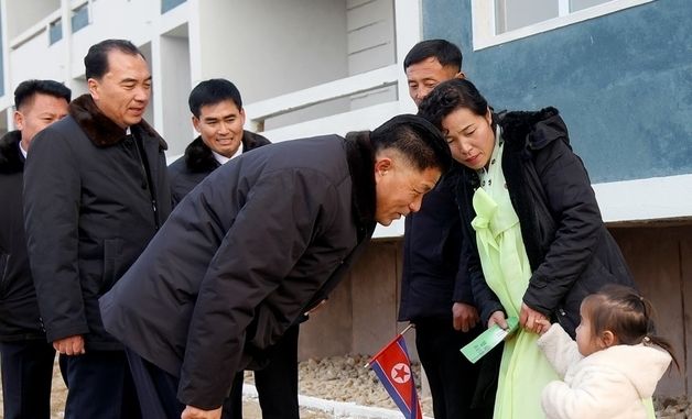 北, 평북 의주군 수진농장서 새집들이 진행