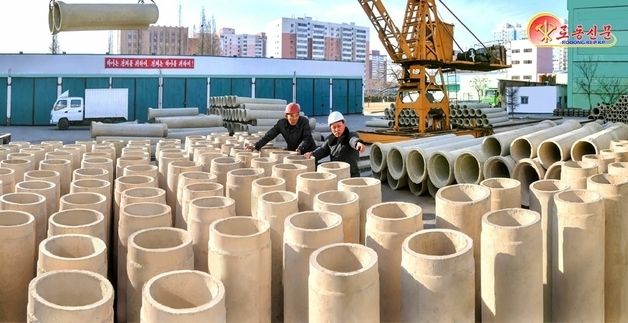 北 "중요 대상 건설장에 보낼 흄관 생산"…평양 블록공장 조명