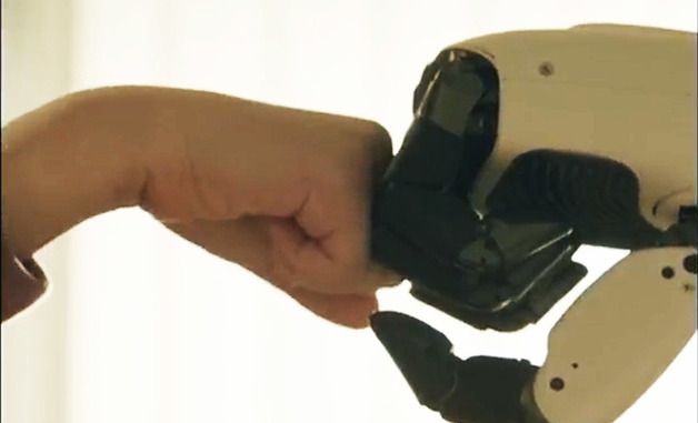 LG전자, 홈로봇 'LG 클로이드' CES 2026서 공개 예고