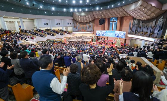 성탄절, 교회 찾은 시민들