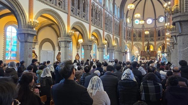 성탄절 맞은 전동성당 인파로 '북적'