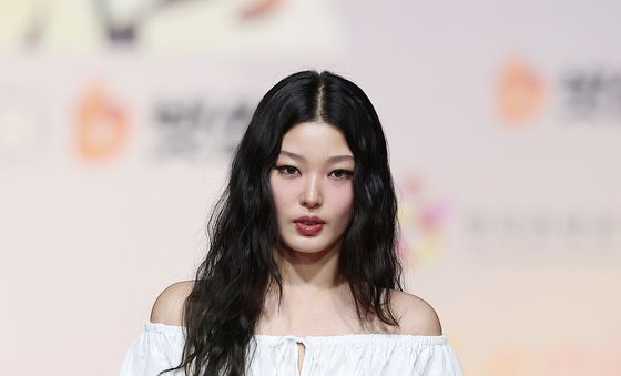 캣츠아이 윤채, 매혹적인 눈빛