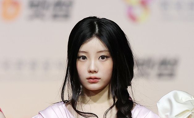 아일릿 원희, 신비로운 눈빛