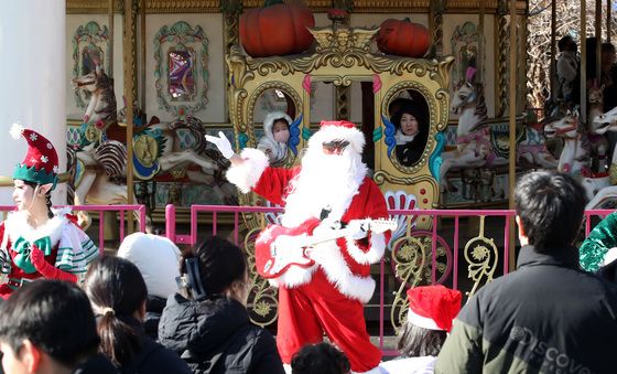 놀이공원에서 즐거운 크리스마스