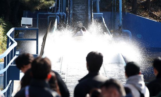 '한파 잊은 채' 즐거운 크리스마스