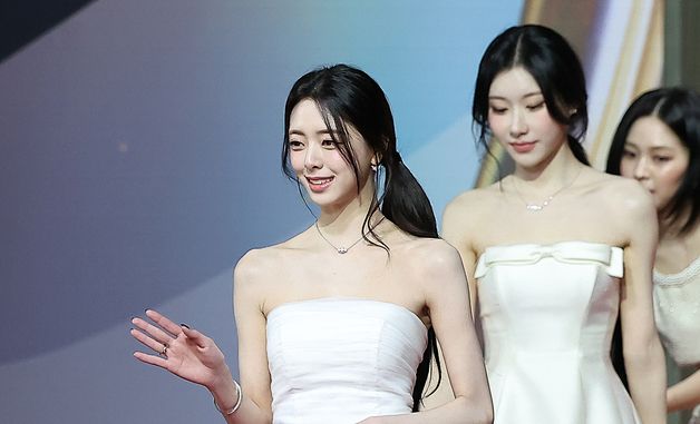 있지 유나·채령, 우아한 발걸음