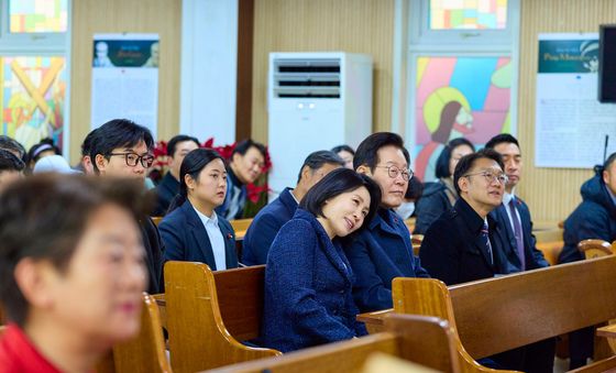 성탄절 예배 참석한 이재명 대통령·김혜경 여사