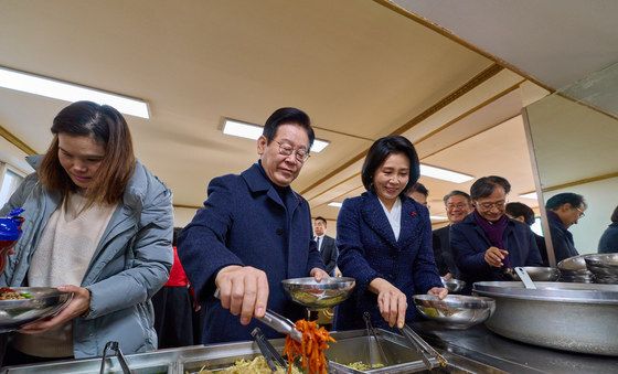 비빔밥 오찬 갖는 이재명 대통령·김혜경 여사