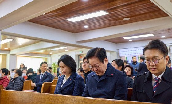 이재명 대통령·김혜경 여사 '성탄절 교회 찾아 기도'