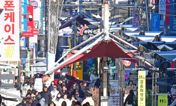 성탄 휴일 즐기는 시민들