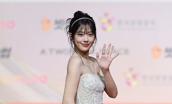 아이브 안유진, 심쿵 눈맞춤