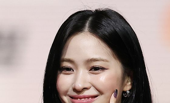 있지 류진, 미소에 빠져들어