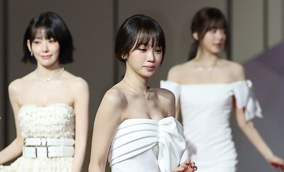 르세라핌 김채원, 우아한 발걸음