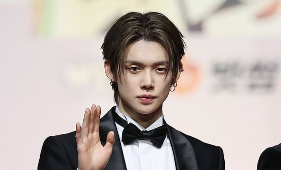 투모로우바이투게더 연준, 멋진 손인사