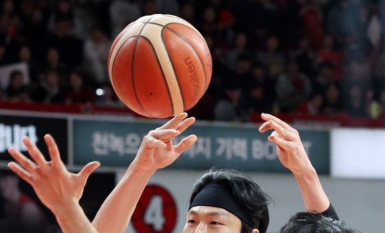 재치있는 패스하는 이정현