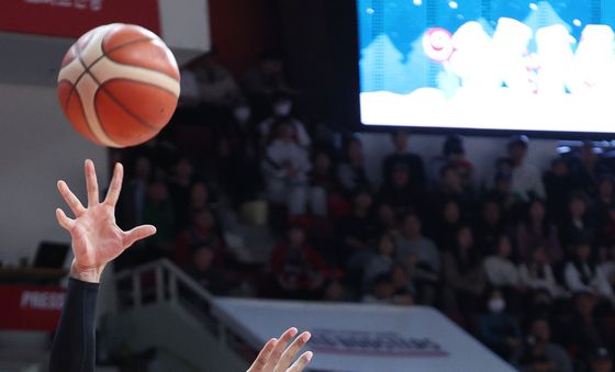 점프슛하는 무스타파