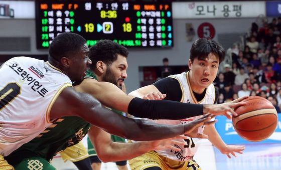 무스타파 '내 손이 먼저'