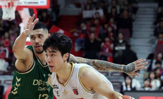 드리블하는 박지훈