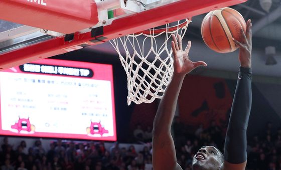 골밑슛하는 조니 오브라이언트