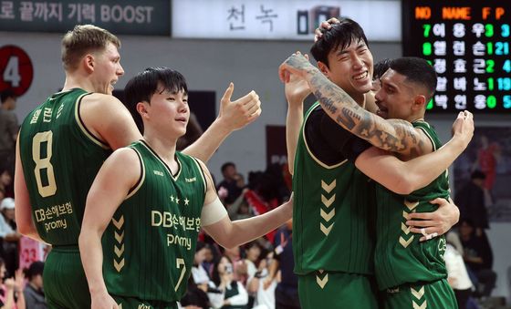 승리의 기쁨 누리는 원주 DB