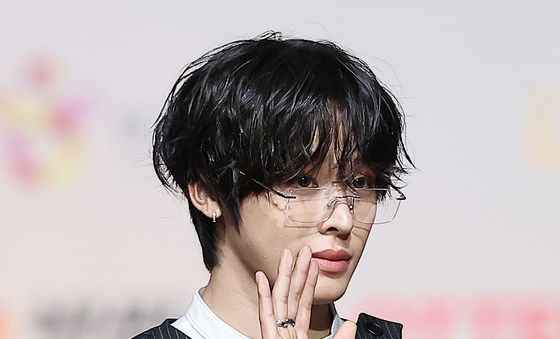 엔시티 위시 리쿠, 돋보이는 안경