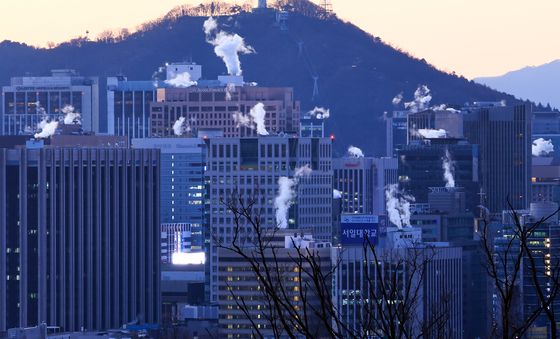 한파에 뿜어져 나오는 난방 수증기