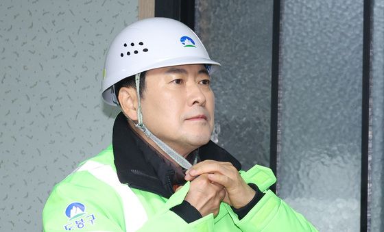 안전모 쓰는 장동혁 대표