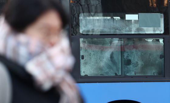 강추위에 김서린 버스