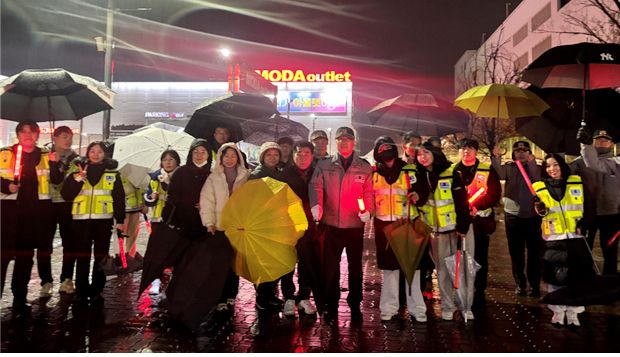 대전 유성경찰서, 연말연시 맞아 시민과 함께 도보순찰 실시