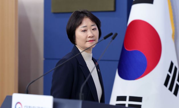 아동정책 기본계획 관련 브리핑 나선 이스란 1차관