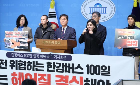 한강버스 운행 중단 촉구하는 김영배