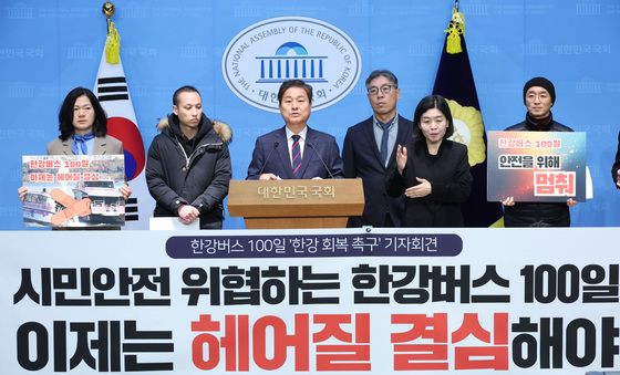 기자회견하는 김영배 의원