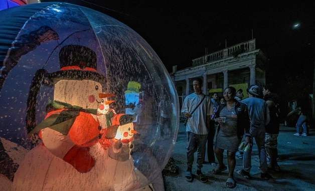 [포토] 정전 속 크리스마스 기념하는 쿠바 시민들