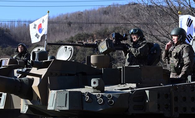 K2 전차 기동하는 우원식 국회의장