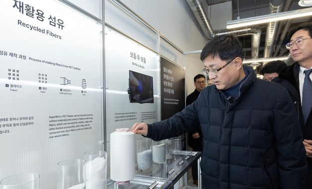 자원순환 현장 둘러보는 김성환 기후부 장관