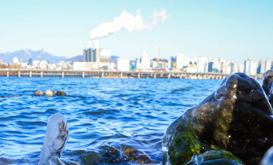 고드름 생긴 한강