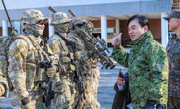 해군특수전전단 작전태세 현장점검 나선 안규백 장관