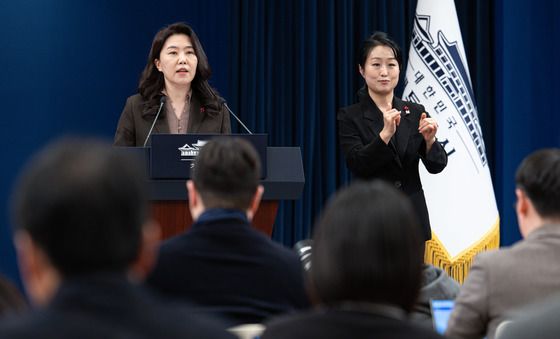 강유정 대변인, 위험직무 순직 유가족 초청 오찬 관련 브리핑