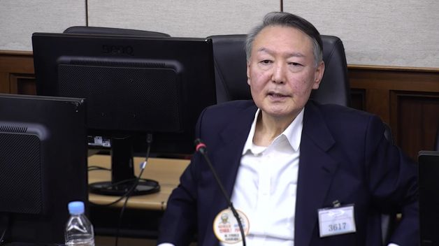 尹, 최후 진술…내년 1월 16일 선고