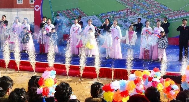 북한 함흥시 주택 입주 시작…"마을들 명절처럼 설레"