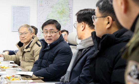 김성환 장관, 국립공원 불법 점유시설 해결 방안 논의