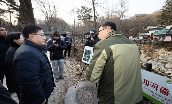 김성환 장관, 북한산국립공원 불법 영업 철퇴 예고