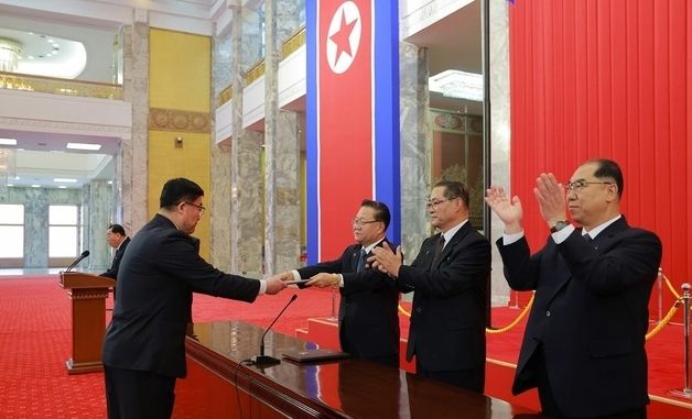 北, 헌법절 맞아 '모범 준법' 기관들에 칭호 수여식