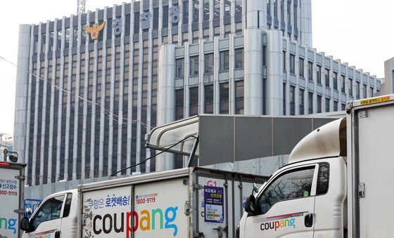 진실공방 치닫는 '쿠팡 셀프조사'…"정부 공조" VS 경찰 "협의 없었다"