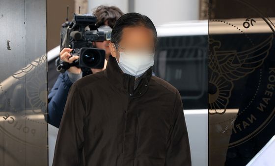 경찰 출석하는 통일교 부산·울산 전 지회장