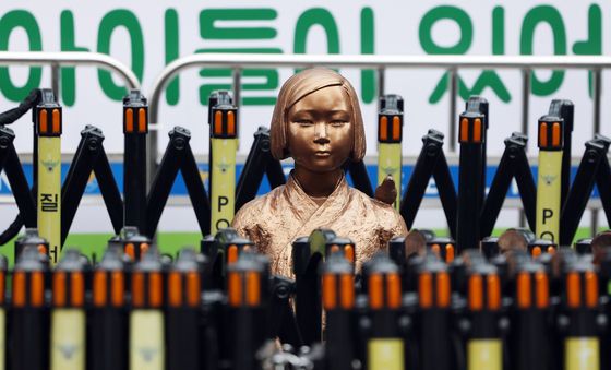 한일 위안부 합의  10년…셔틀외교 복원했지만 과거사 문제는 여전히 제자리