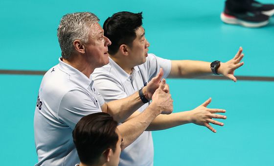 기뻐하는 헤난 달 조토 감독