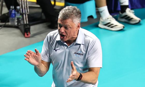 기뻐하는 헤난 달 조토 감독